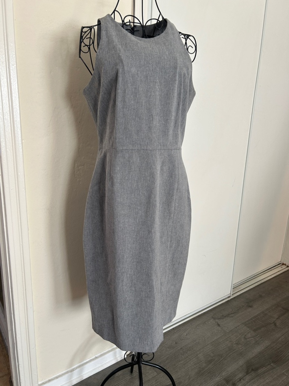Banana Republic Sleeveless Sheath Dress in Gray Size 10